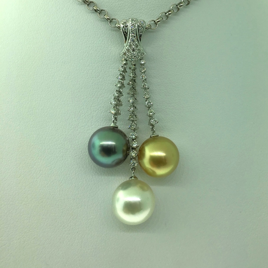 18kW Three Pearl Pendant 1003-432