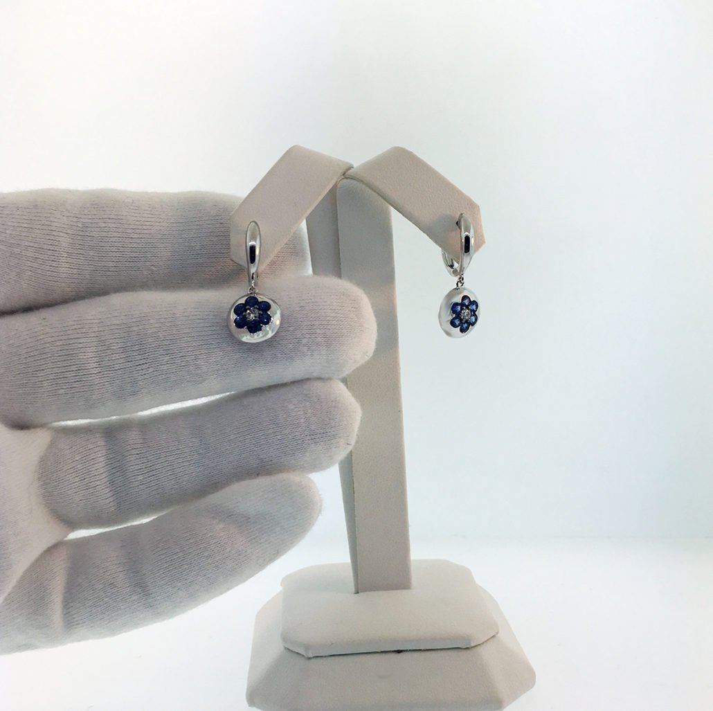 Heat treated sapphire, natural diamond, white gold, earrings, flower design, puffed circles