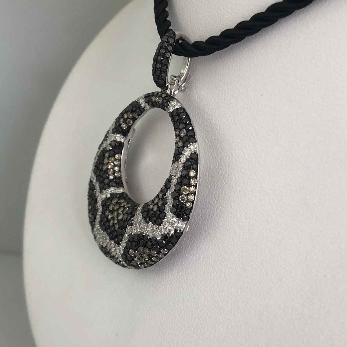 Wild Side 18k Leopard Pendant 1247-32 alternate view