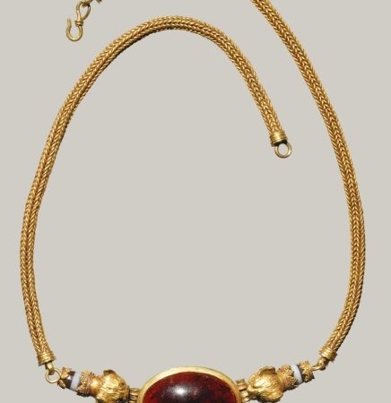 1st century BC garnet necklace via The Met.jpg